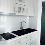 Fresh Renovated Maisonette Close To The *