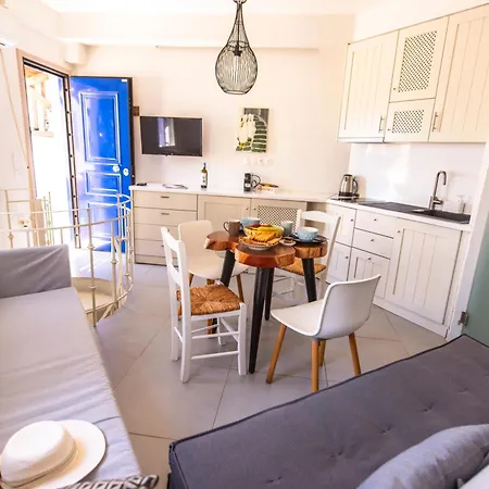 Fresh Renovated Maisonette Close To The Appartamento *