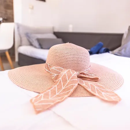 Fresh Renovated Maisonette Close To The Appartamento