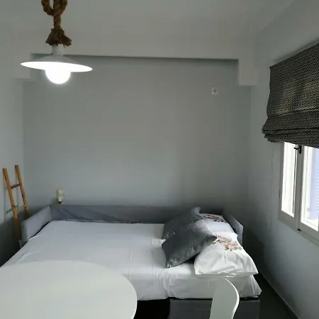 Fresh Renovated Maisonette Close To The