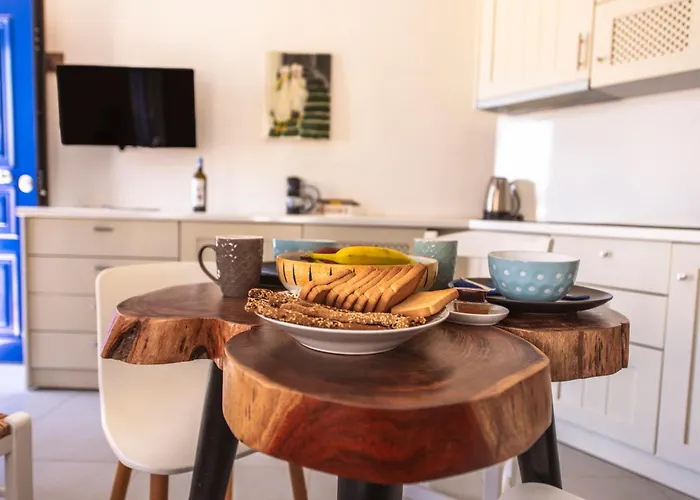 Fresh Renovated Maisonette Close To The *