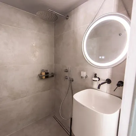 Fresh Renovated Maisonette Close To The 普拉迪斯亚罗斯