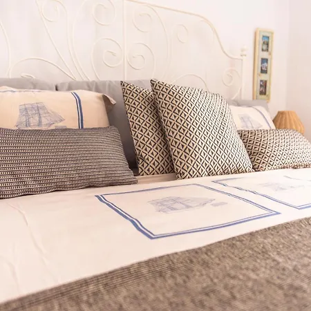 Fresh Renovated Maisonette Close To The *