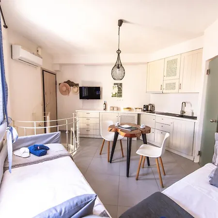 Fresh Renovated Maisonette Close To The プラティス・ヤロス