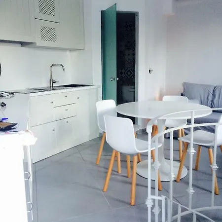 Fresh Renovated Maisonette Close To The Platys Gialos (Mykonos)