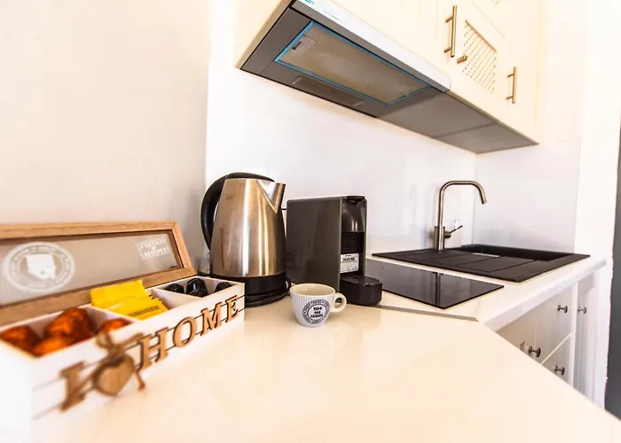 Apartamento Fresh Renovated Maisonette Close To The *