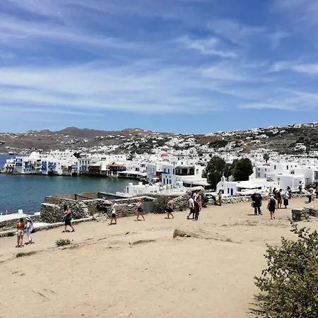 Fresh Renovated Maisonette Close To The